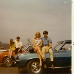 1970s 少女街拍的老照片