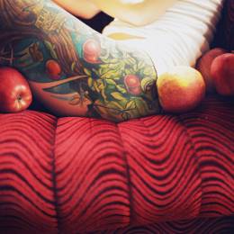Basistka 纹身与苹果