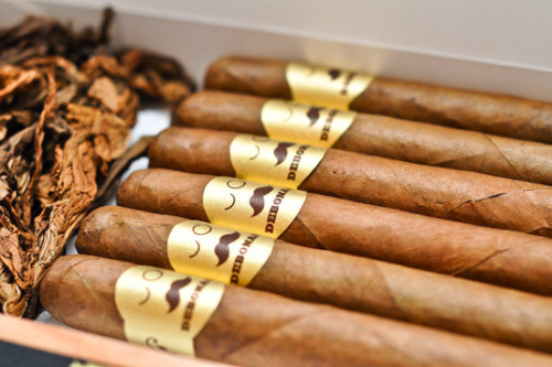 Debonair Cigars 雪茄包装设计