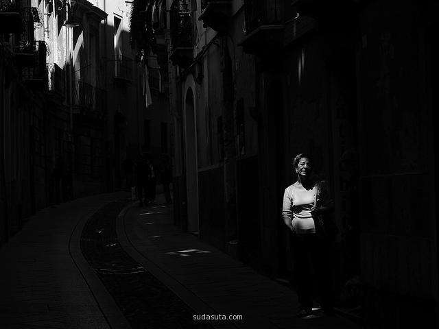 Francesco Medda 黑白色街道