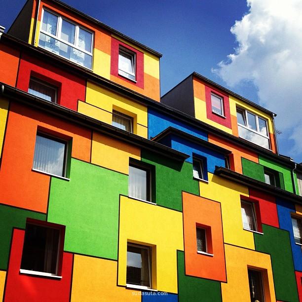 彩虹色的建筑物设计