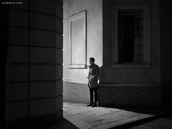 Rupert Vandervell 黑白摄影欣赏《深夜故事》