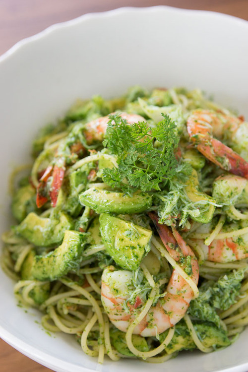 Shrimp, crab and avocado with a pasta tossed in a green pesto.