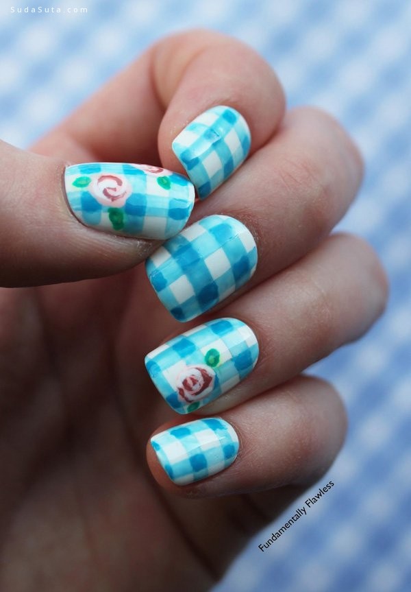 Blue-Gingham-and-Roses-Nail