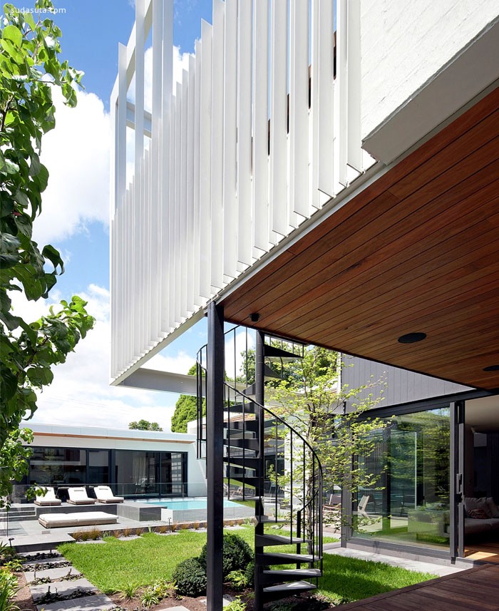 contemporary-house-located-australia-19