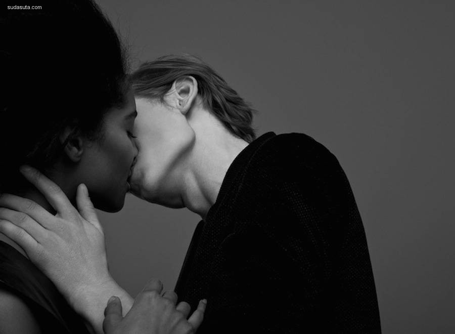 passionately-kissing (2)