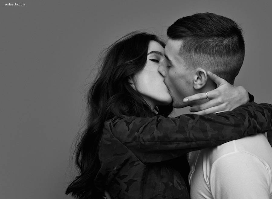 passionately-kissing (3)