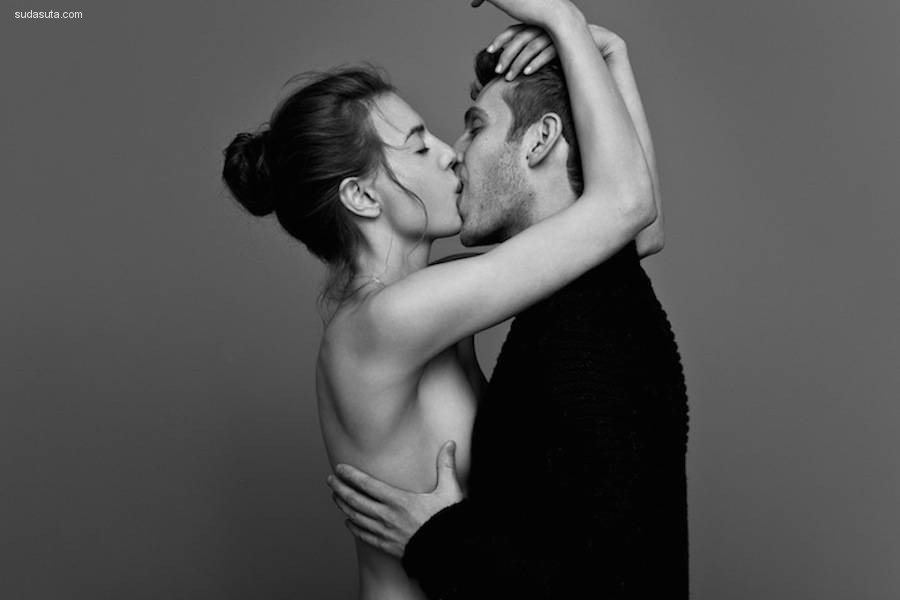 passionately-kissing (4)